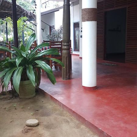 Julie Guest House Тангалла Экстерьер фото