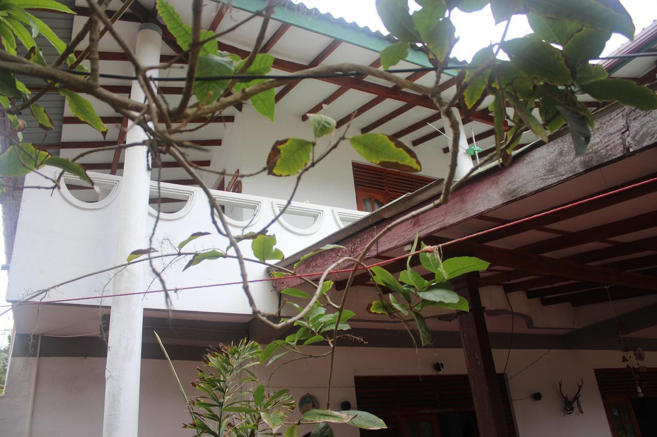 Julie Guest House Тангалла Экстерьер фото