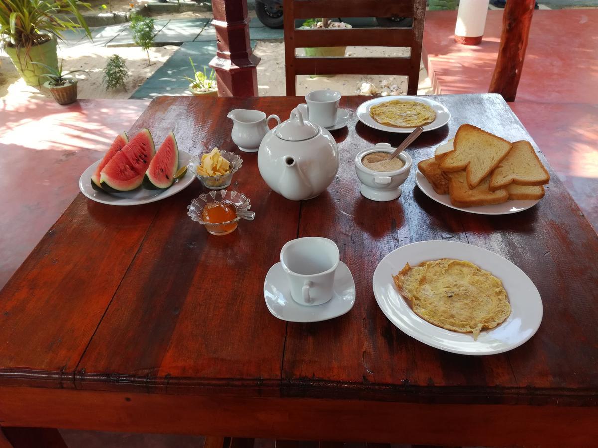Julie Guest House Тангалла Экстерьер фото