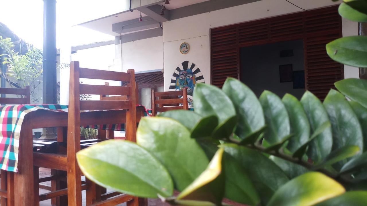 Julie Guest House Тангалла Экстерьер фото