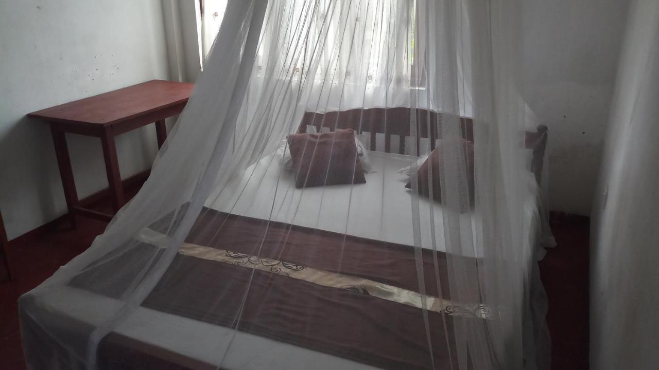 Julie Guest House Тангалла Экстерьер фото