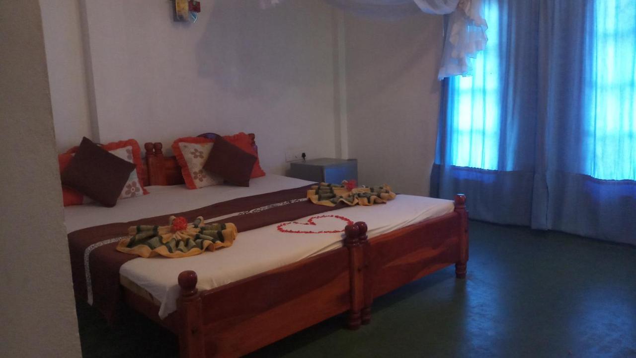 Julie Guest House Тангалла Экстерьер фото