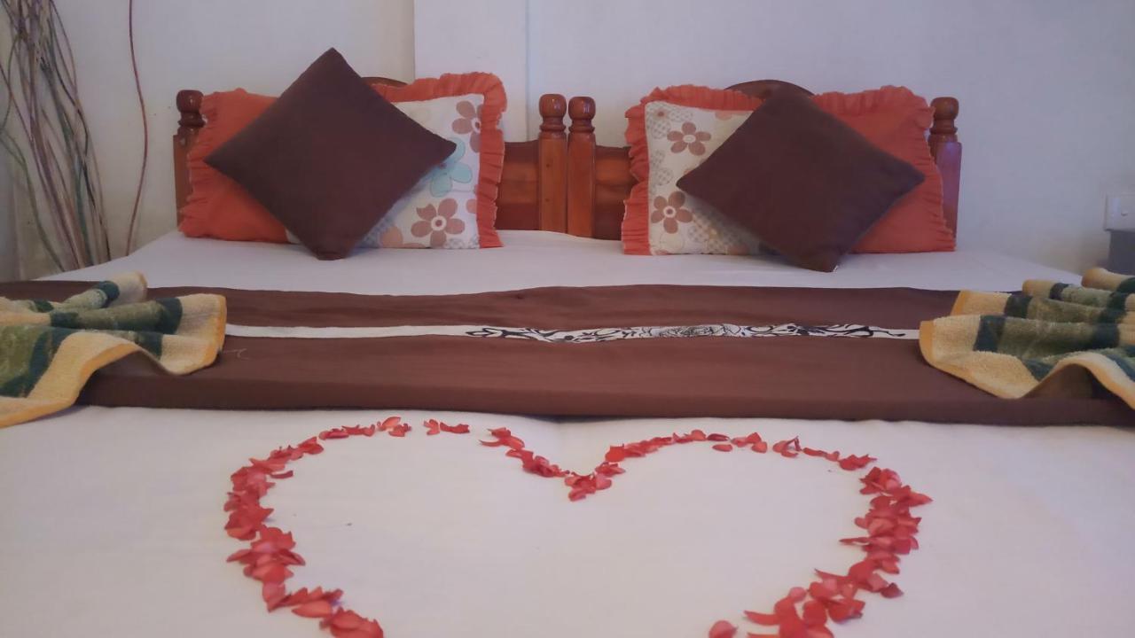 Julie Guest House Тангалла Экстерьер фото