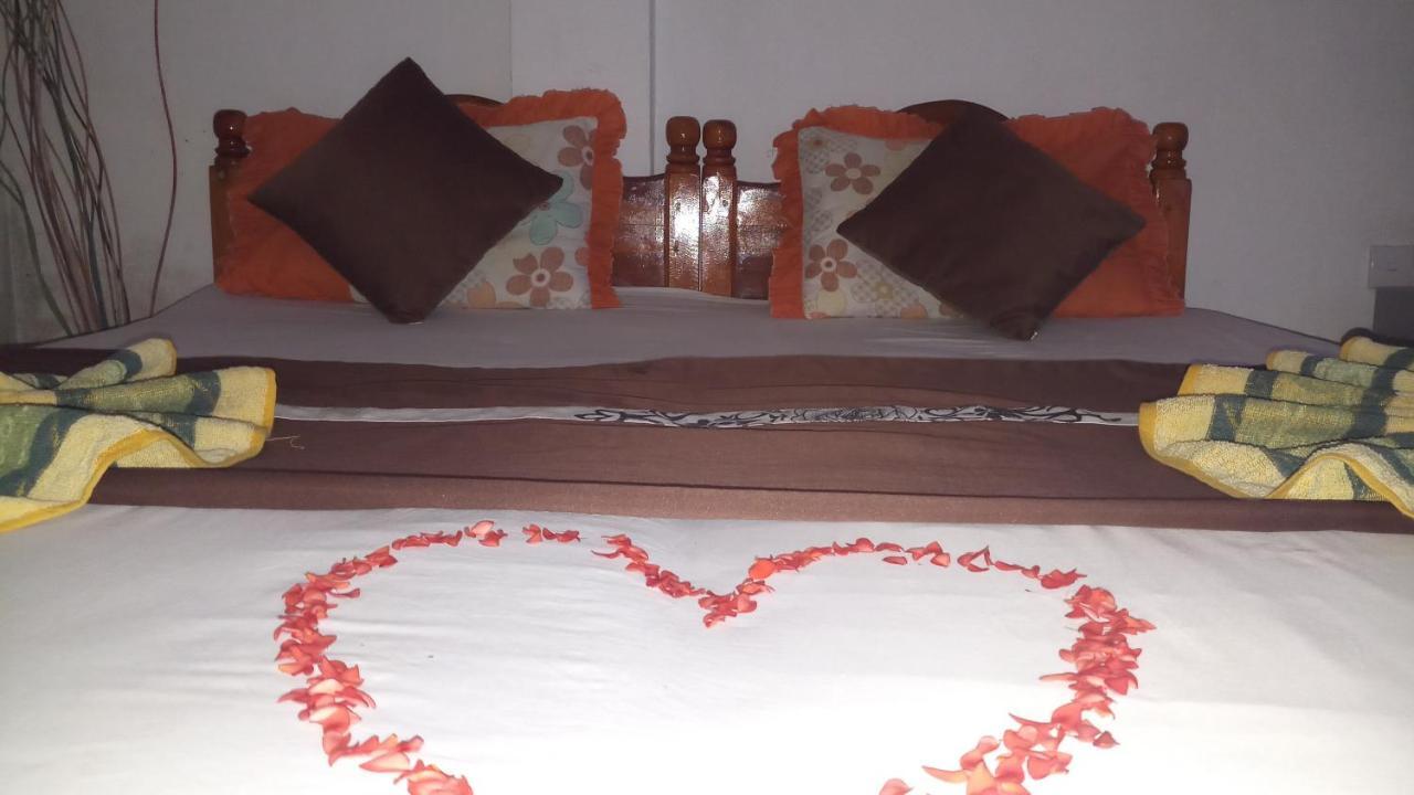 Julie Guest House Тангалла Экстерьер фото
